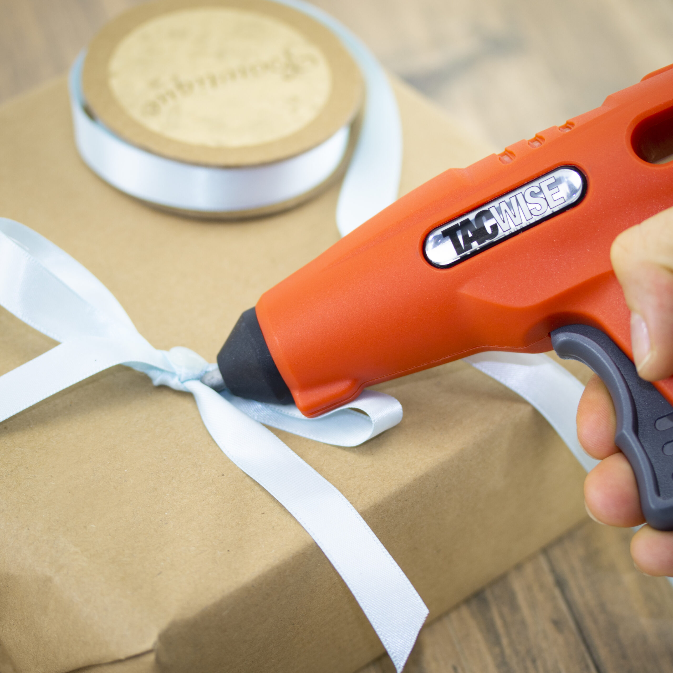 H4-7 Cordless 4V Hot Glue Gun with 30 Glue Sticks - Image 4