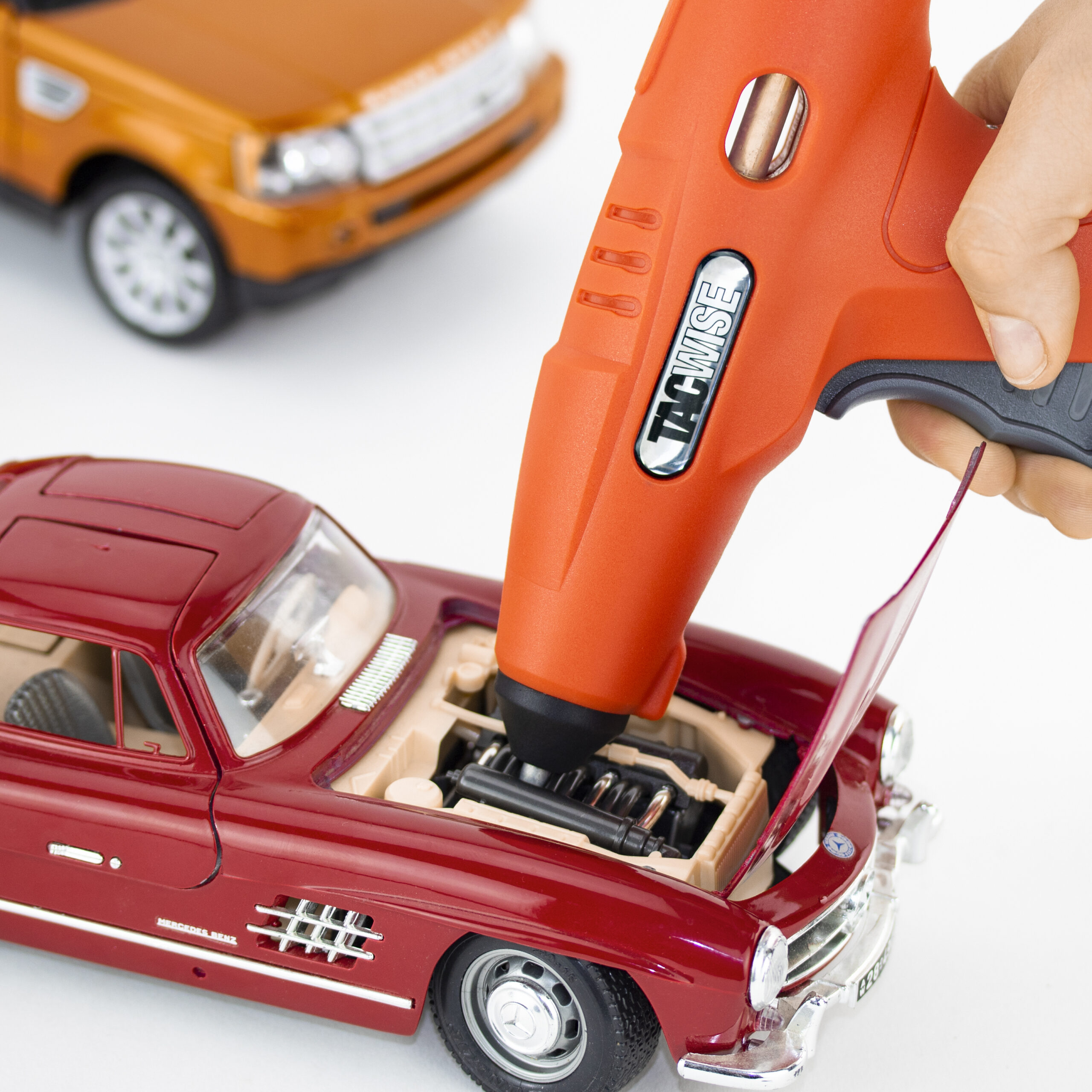 H4-7 Cordless 4V Hot Glue Gun with 30 Glue Sticks - Image 2