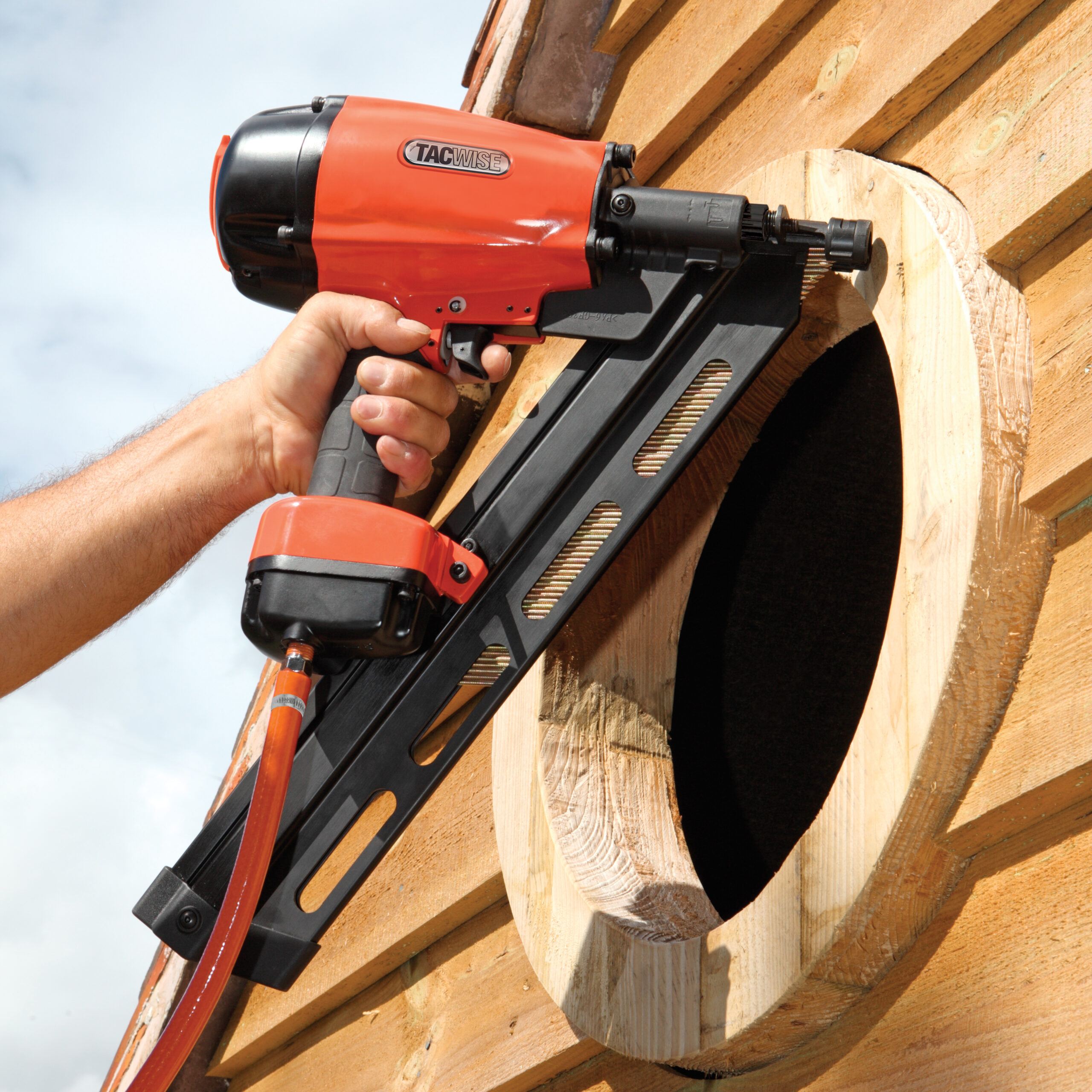 90mm Angled Air Strip Nailer 21° Inclined - Image 2