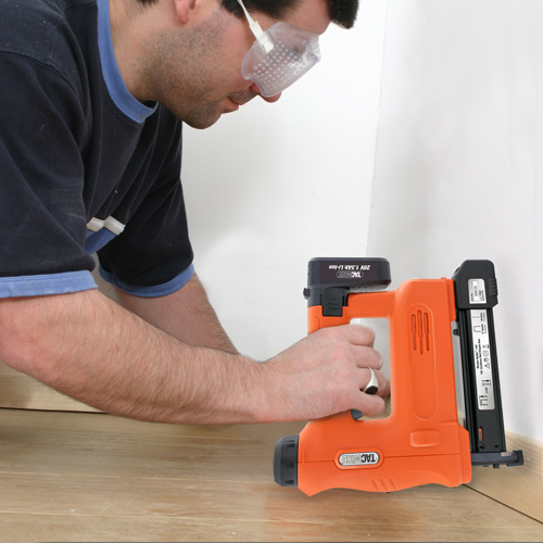 Master Nailer 191 Cordless 20V Staple/Nail Gun with 1000 Staples and 2000 Nails - Image 4